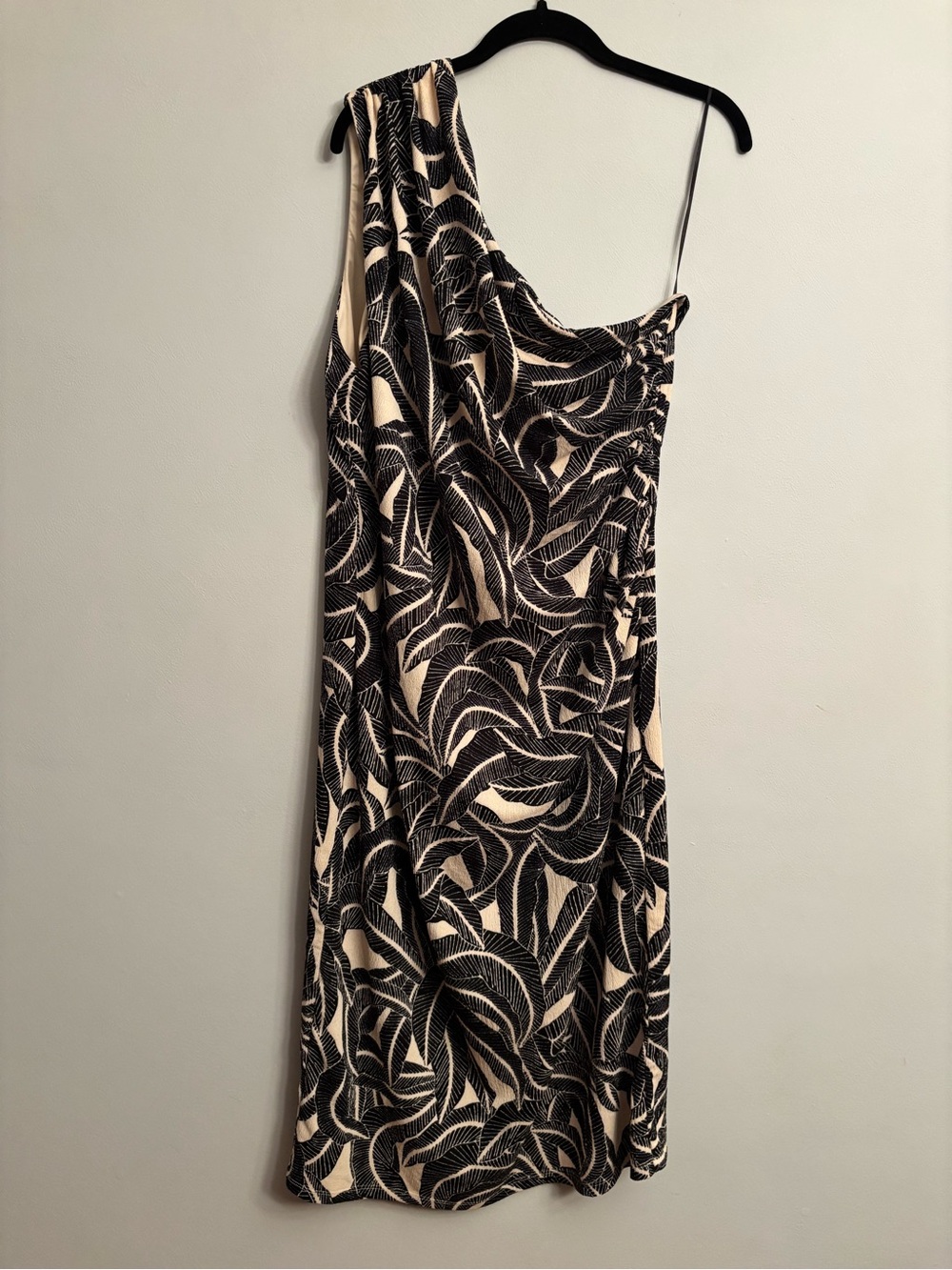 NWT H&M One-Shoulder Black and Cream Leaf-Print Dress